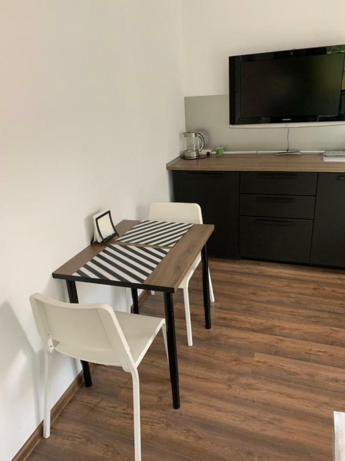 Lilia 3 Self-Check In Apartment With Hot Water Despite Prevention In The Neighborhood, Food And Drink Shop Open Until 10 Pm And Free Parking Area Next Ot 24 Hours Food And Drink Shop And Free Parking Area София Экстерьер фото